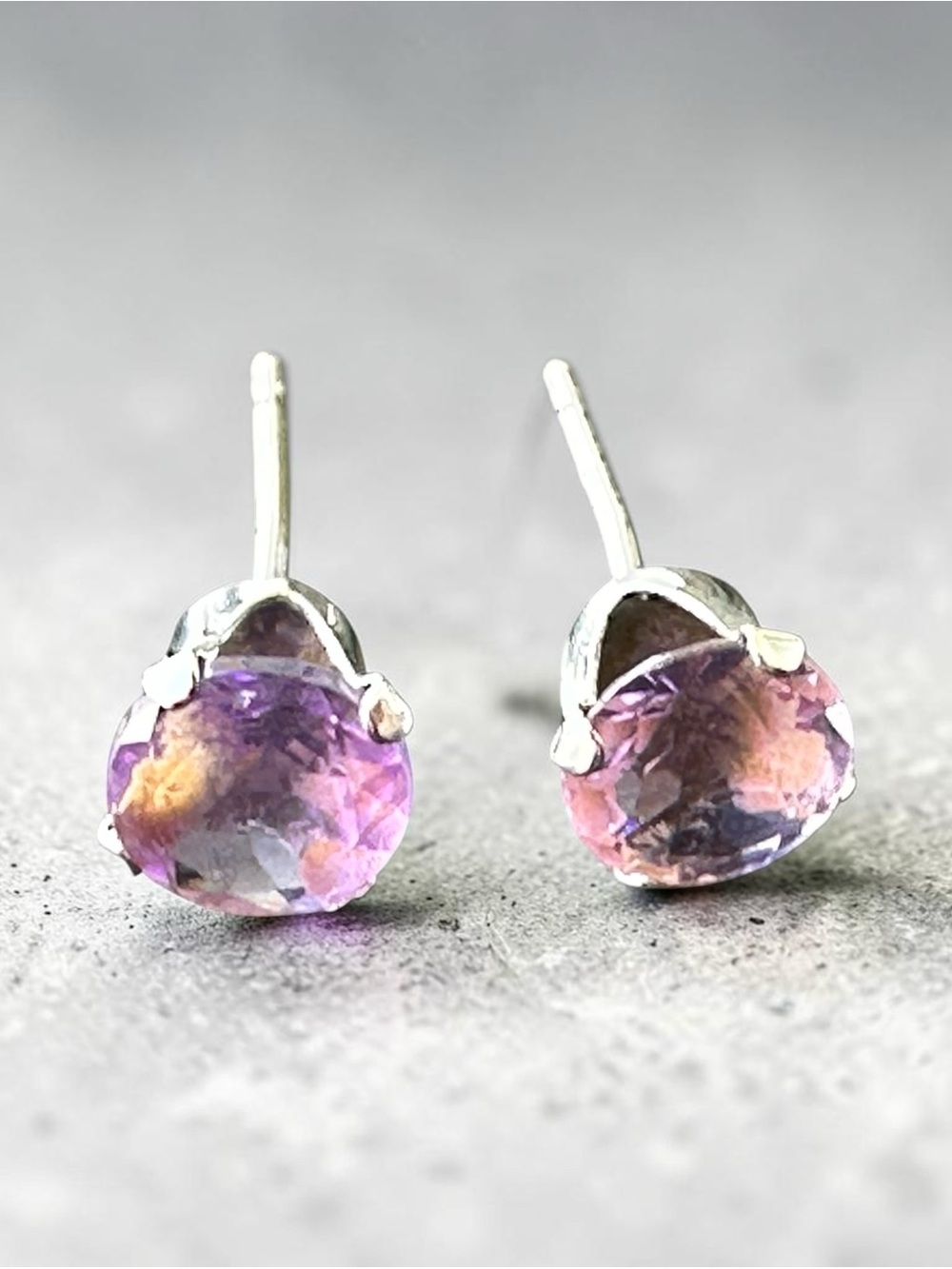14k White Gold Amethyst Stud Earrings - 3mm